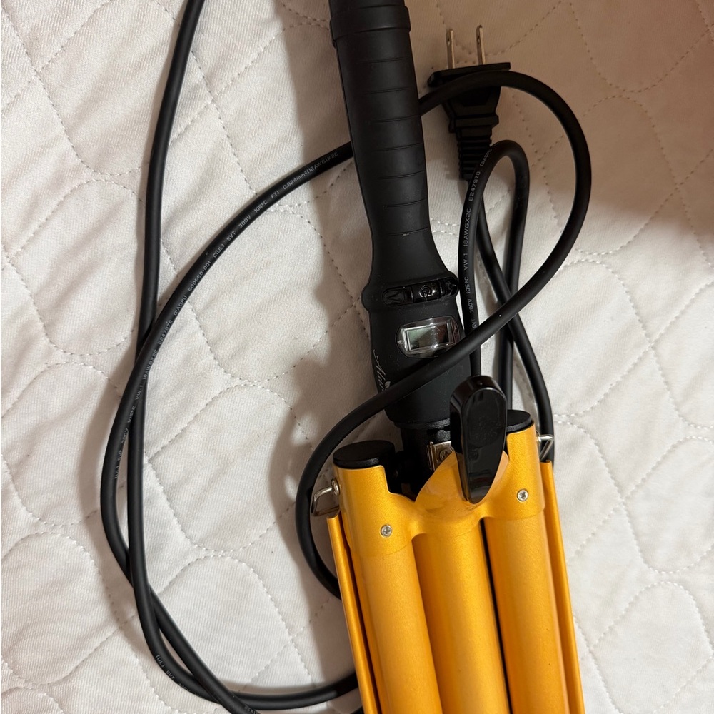 Allure Triple Barrel Hair Waver in Yellow and Black